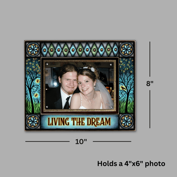 Macone Clay Living The Dream picture frame dimensions shown, 8 x 10 frame holds 4 x 6 photo with horizontal layout